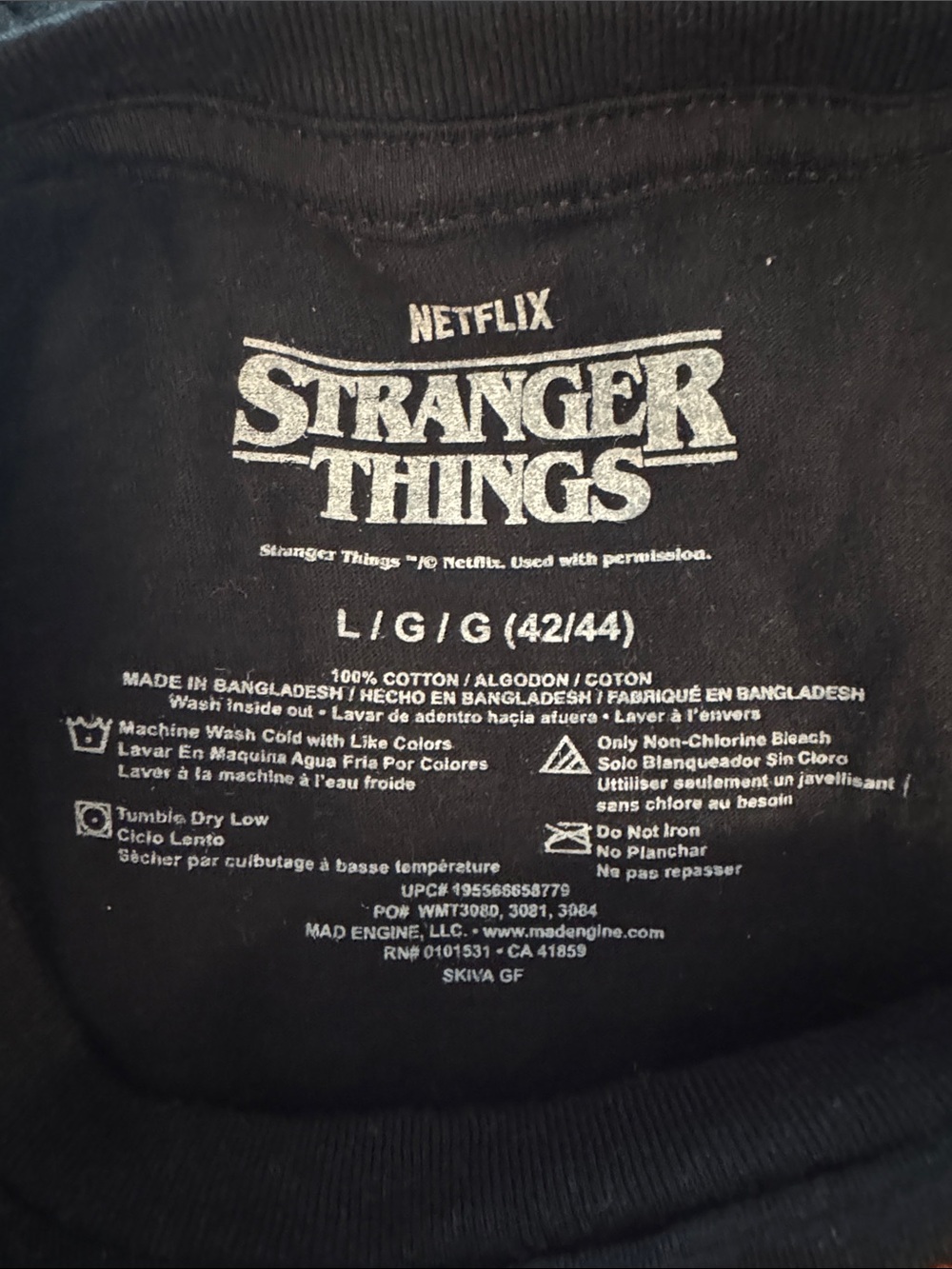 🆕 Stranger Things Black Graphic Tee. L. NWT! 🔥 - Picture 2 of 2